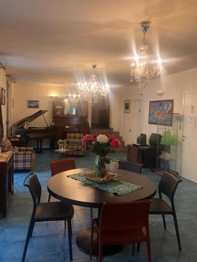 Albergo Ristorante Pomodoro オメーニャ エクステリア 写真