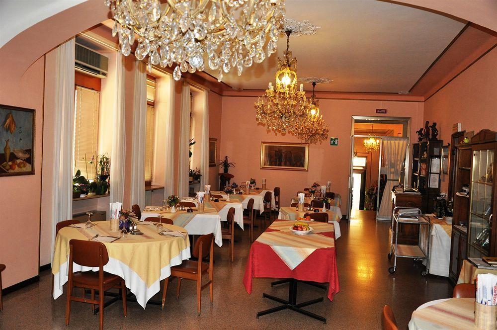 Albergo Ristorante Pomodoro オメーニャ エクステリア 写真