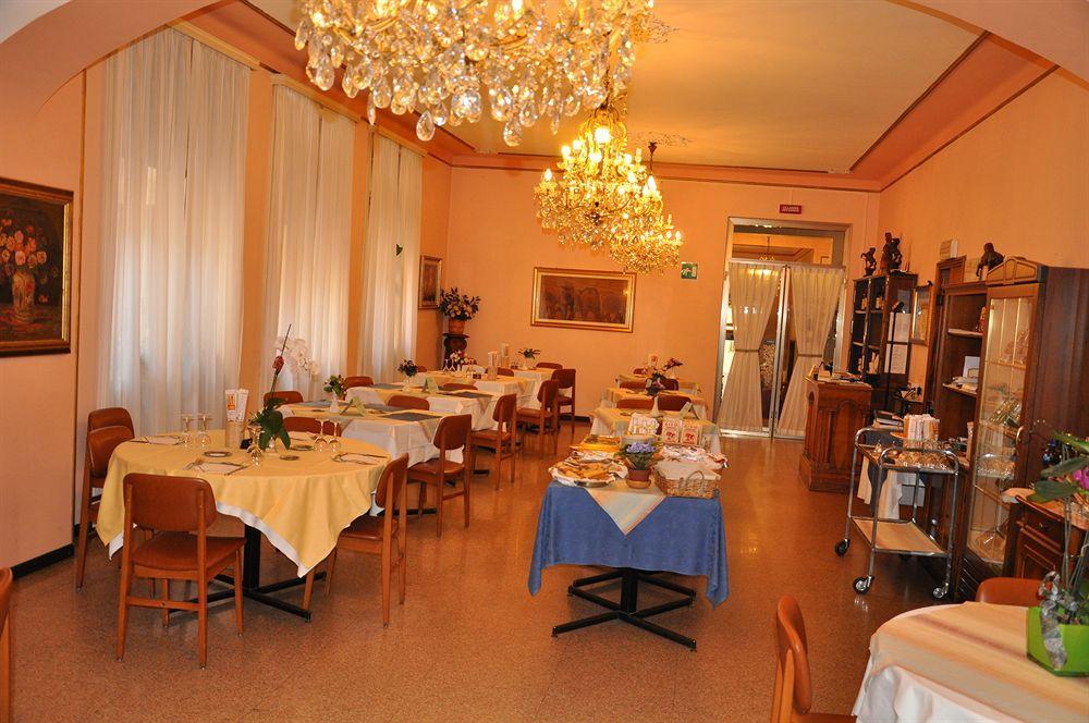 Albergo Ristorante Pomodoro オメーニャ エクステリア 写真
